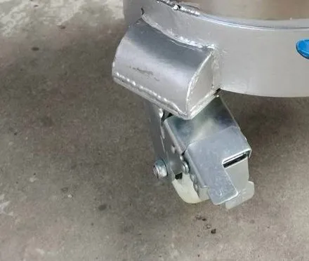 ล้อเลื่อนพร้อมแป้นเหยียบล็อกเบรก